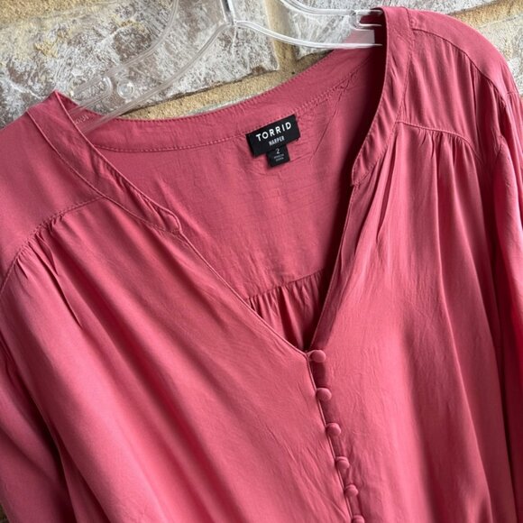 Torrid Harper Mauve 3/4 Roll Tab Sleeve Button Up Blouse Women's Size 2 (2X) - Picture 6 of 8